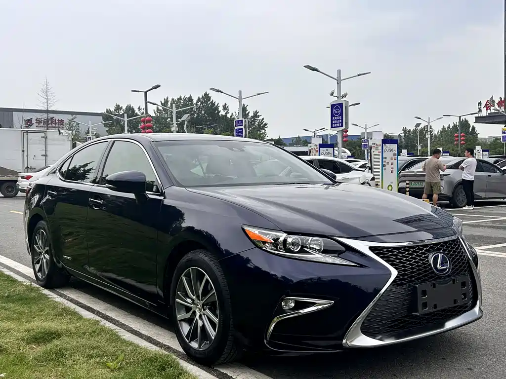 Lexus ES 2017 — фото 3
