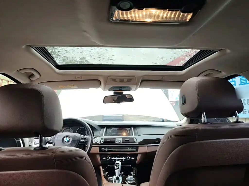 BMW 5 Series 2015 — фото 18