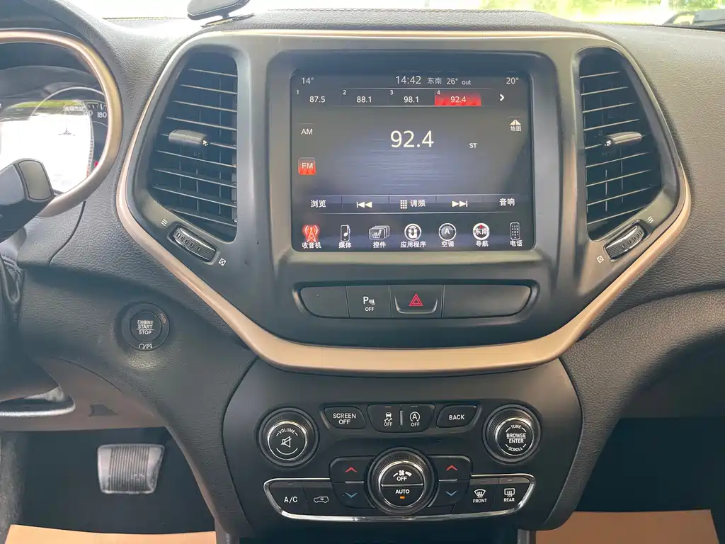 Jeep Cherokee 2018 — фото 11