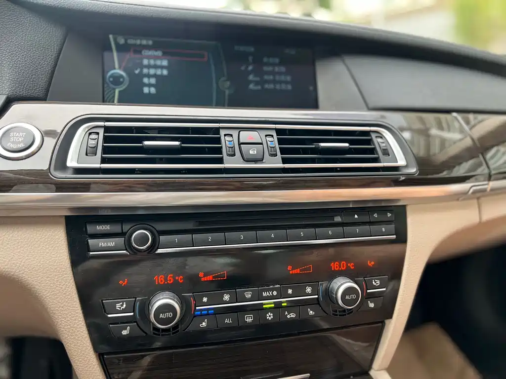 BMW 7 Series 2013 — фото 28