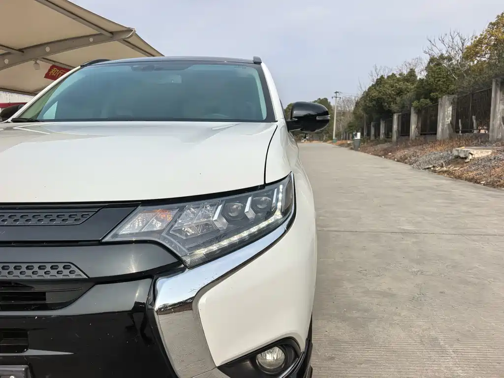 Mitsubishi Outlander 2022 — фото 26