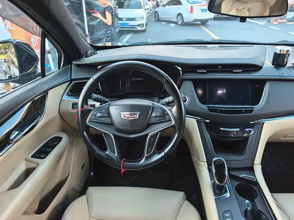 Cadillac XT5 2017 — фото 16