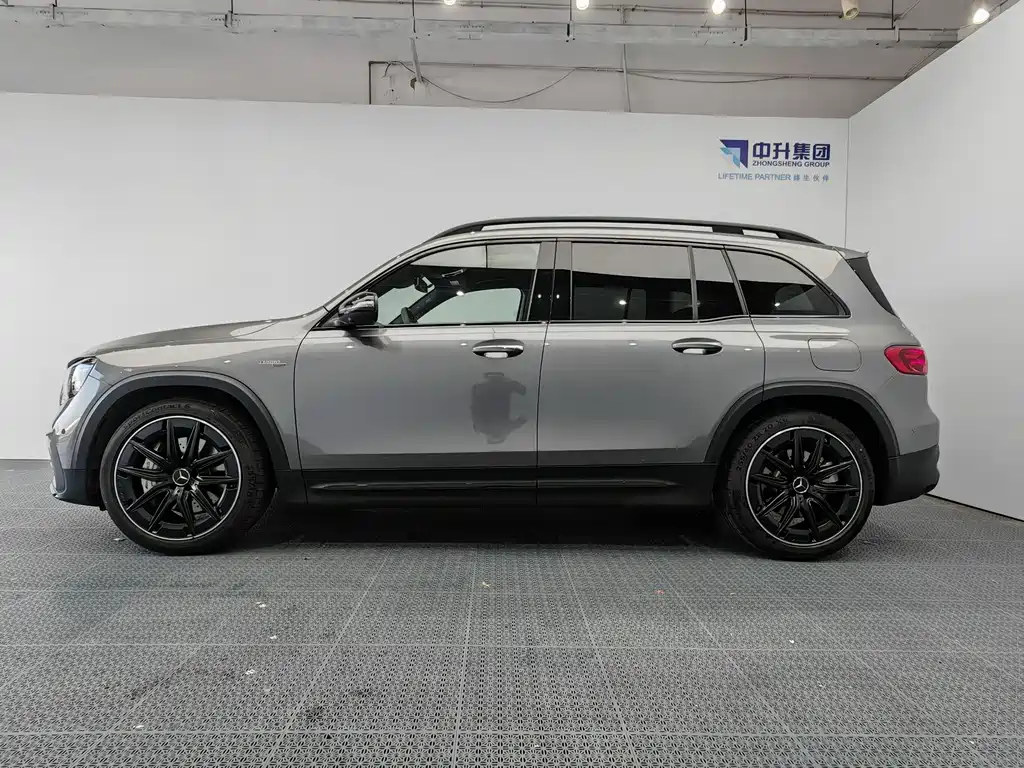 Mercedes-Benz GLB AMG 2025