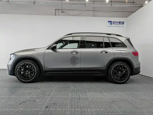 Mercedes-Benz GLB AMG 2025