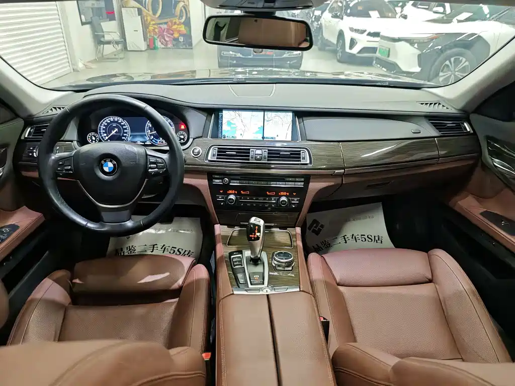 BMW 7 Series 2014 — фото 15