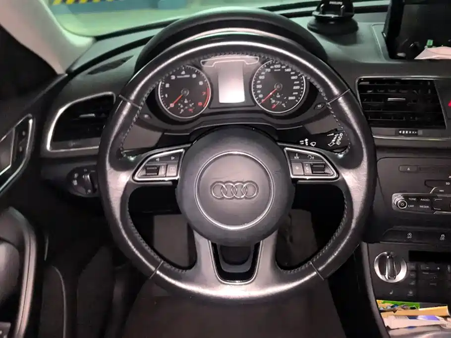 Audi Q3 2015 — фото 15