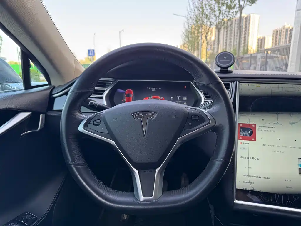 Tesla Model S 2014 — фото 13
