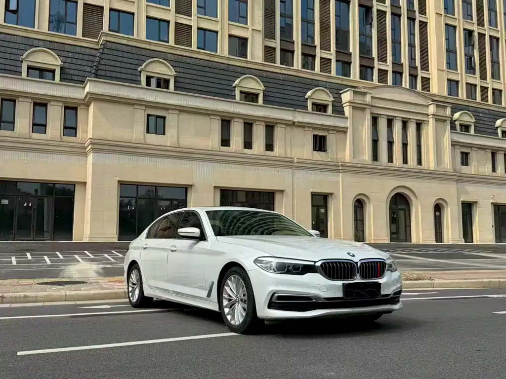 BMW 5 Series 2019 — фото 3