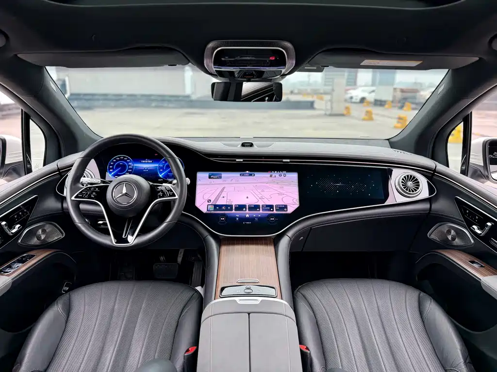 Mercedes-Benz EQS SUV 2023 — фото 8