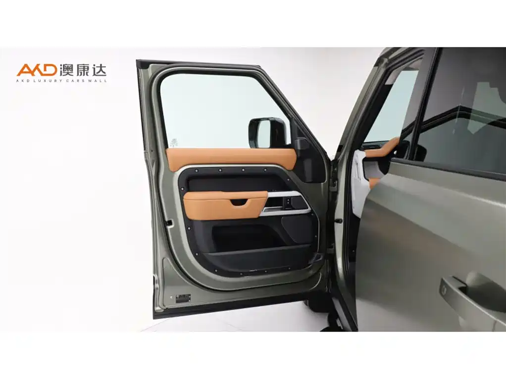 Land Rover Defender 2023 — фото 10