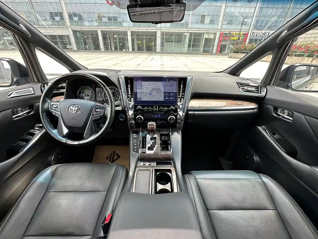 Toyota Vellfire 2023 — фото 8