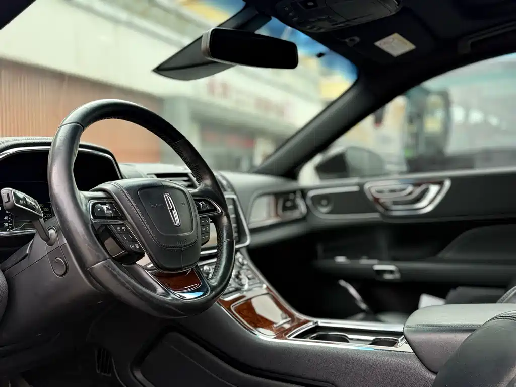 Lincoln Continental 2018 — фото 13