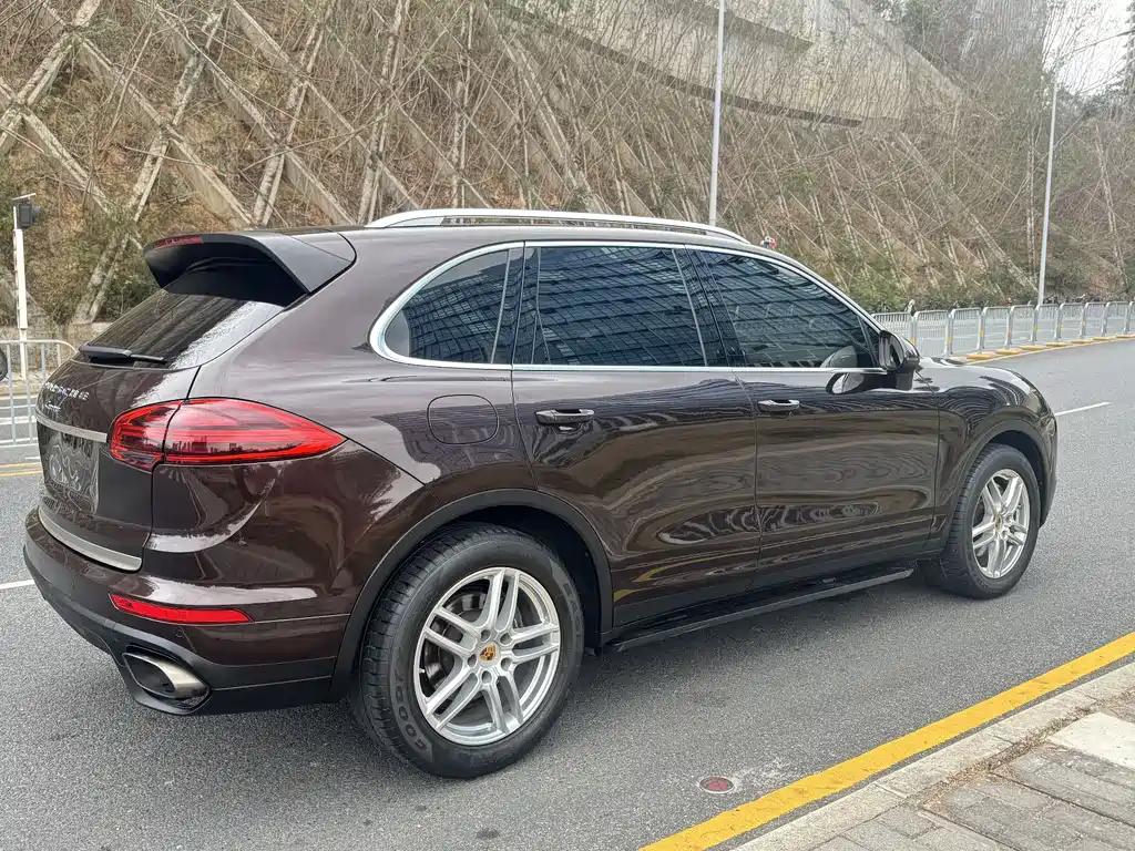 Porsche Cayenne 2017 — фото 14