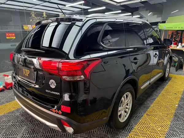 Mitsubishi Outlander 2016