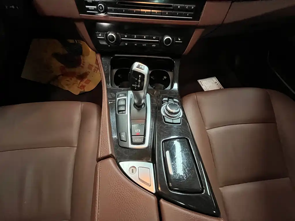BMW 5 Series 2017 — фото 15