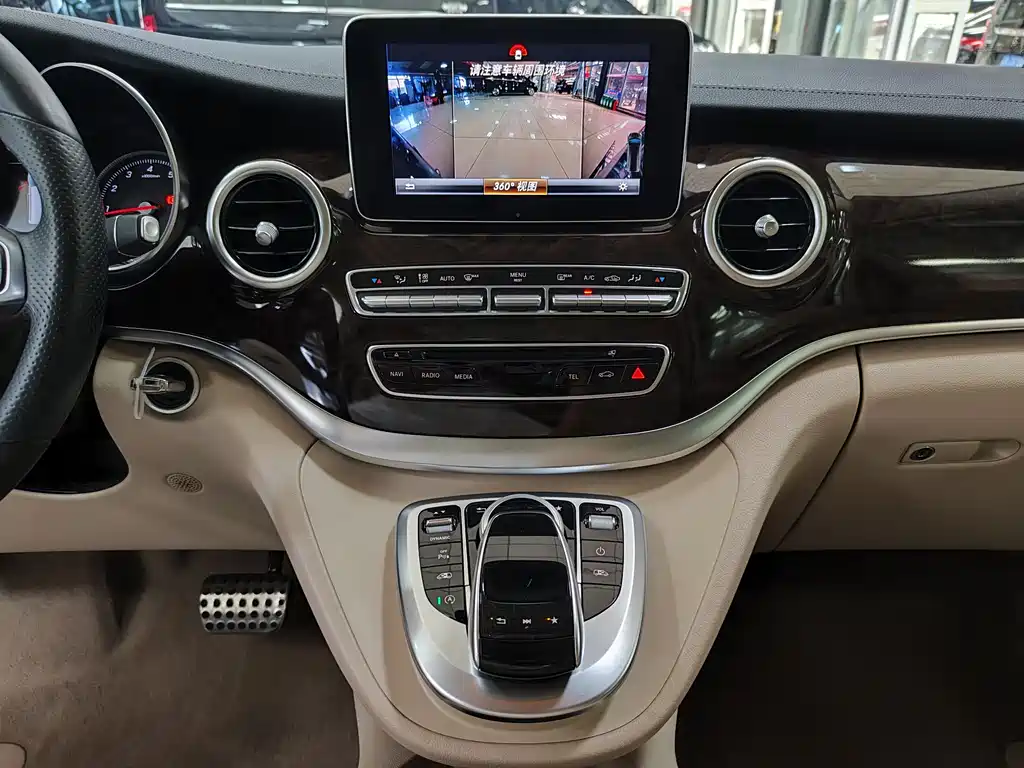 Mercedes-Benz V-Class 2019 — фото 12