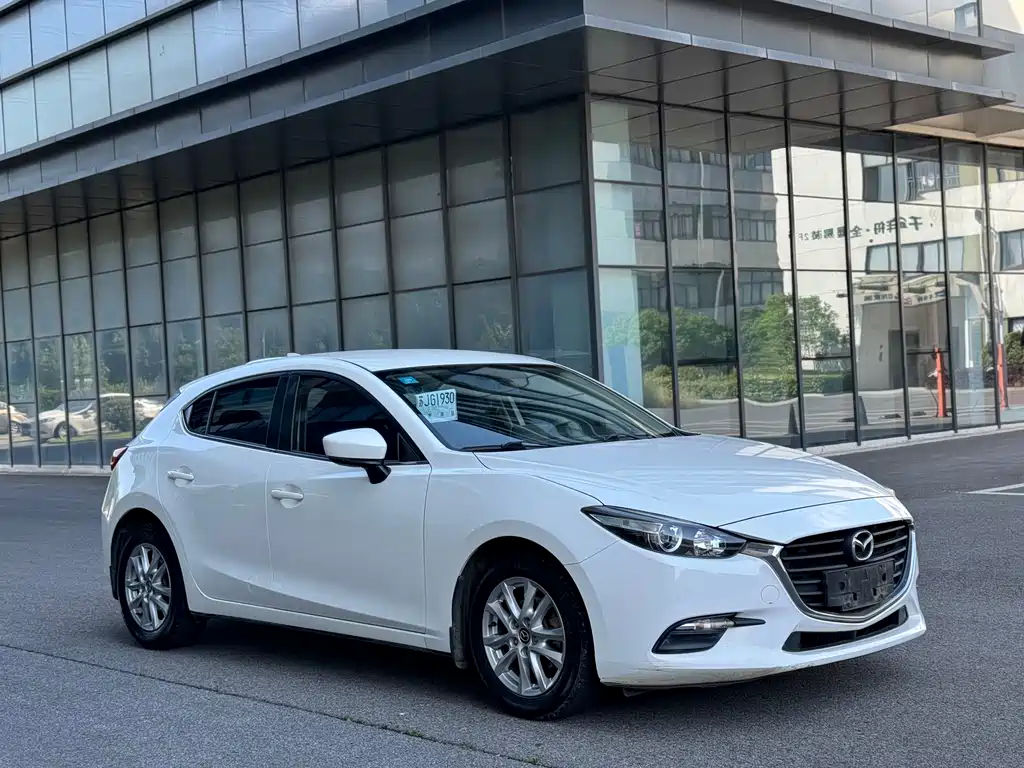 Mazda 3 Axela 2017 — фото 3