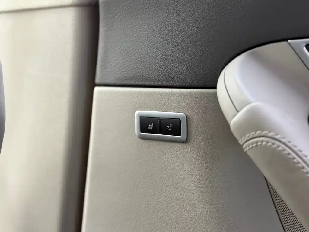 Audi A6L 2010 — фото 22
