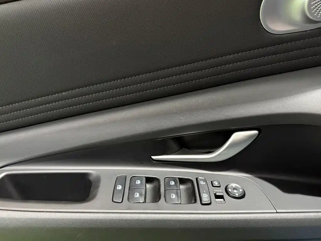 Hyundai Elantra 2022