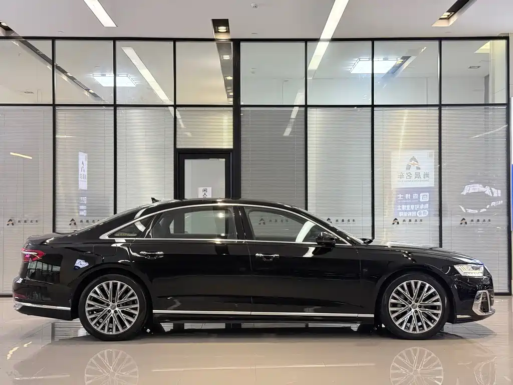 Audi A8 2018 — фото 17