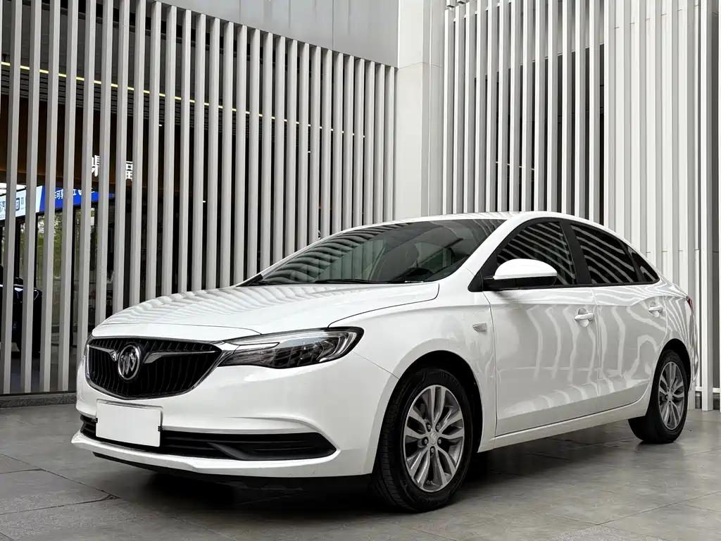 Buick Excelle 2018 — фото 1