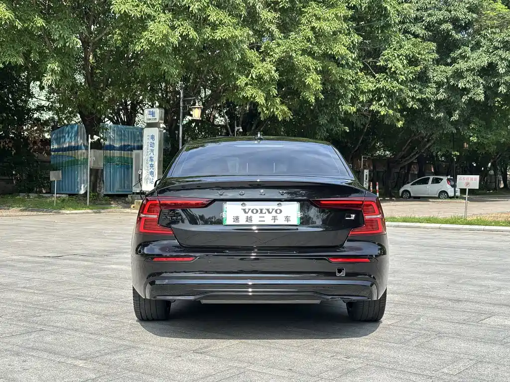 Volvo S60 PHEV 2023 — фото 17