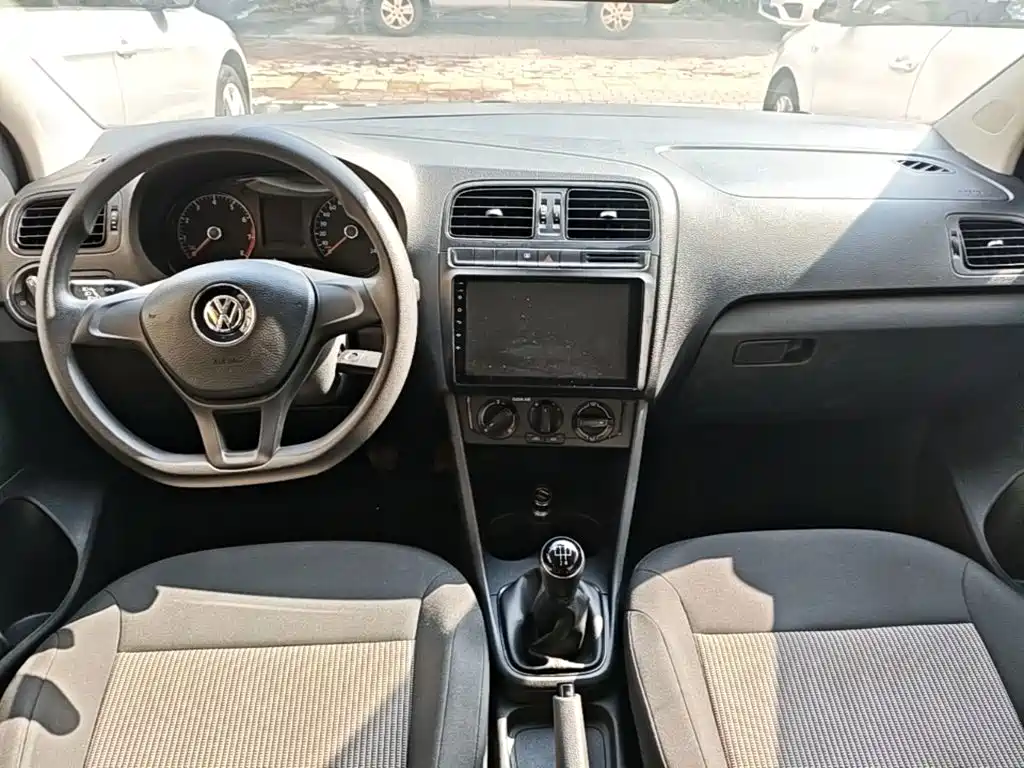 Volkswagen Polo 2017 — фото 10