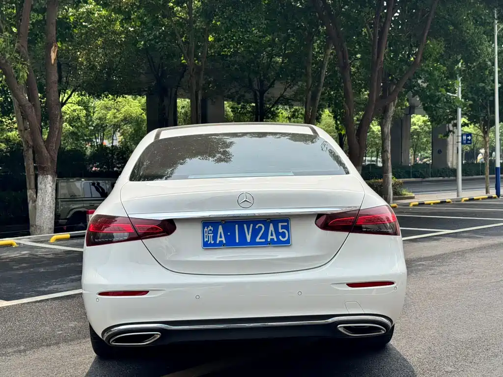 Mercedes-Benz E-Class 2023 — фото 15