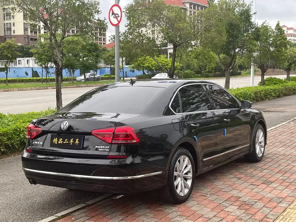 Volkswagen Passat 2018 — фото 10