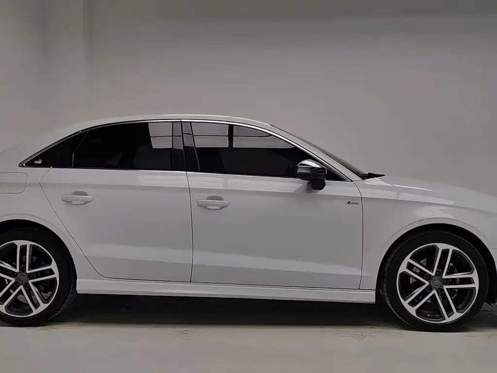 Audi A3 2017 — фото 9