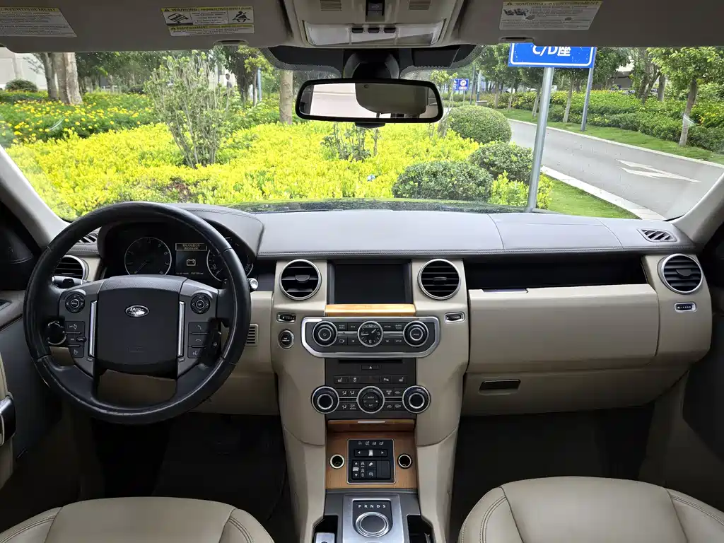 Land Rover Discovery 2015 — фото 8