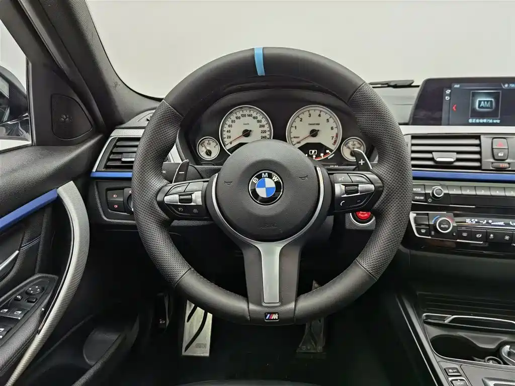 BMW 3 Series 2018 — фото 11