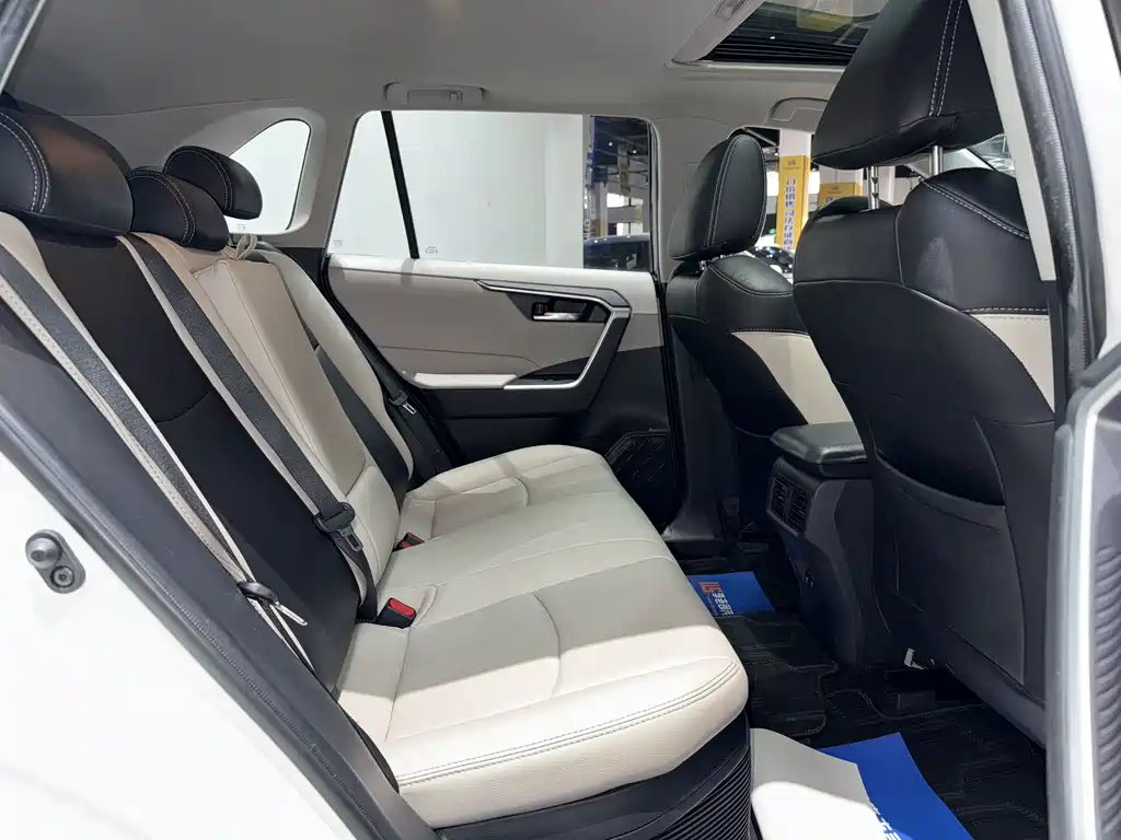 Toyota RAV4 2020 — фото 21