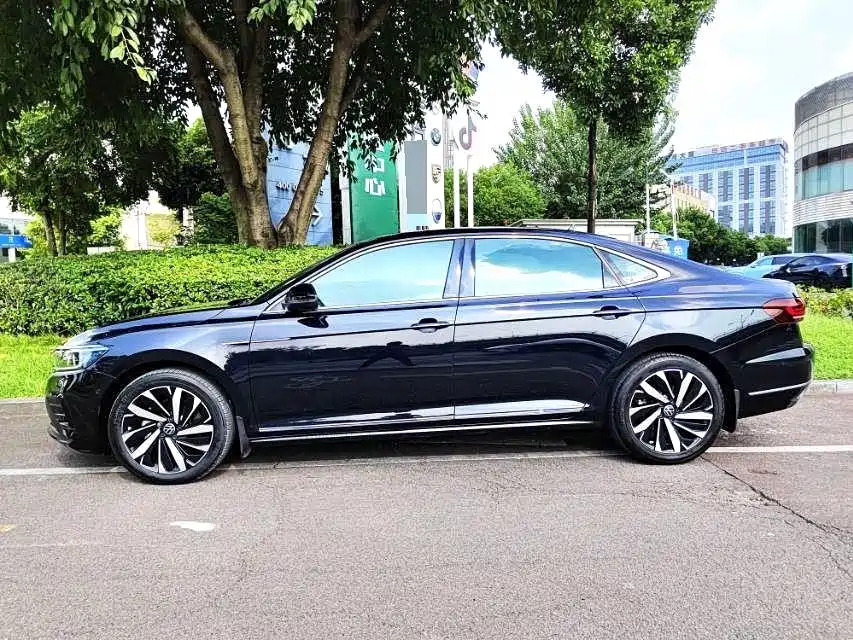 Volkswagen Passat 2023