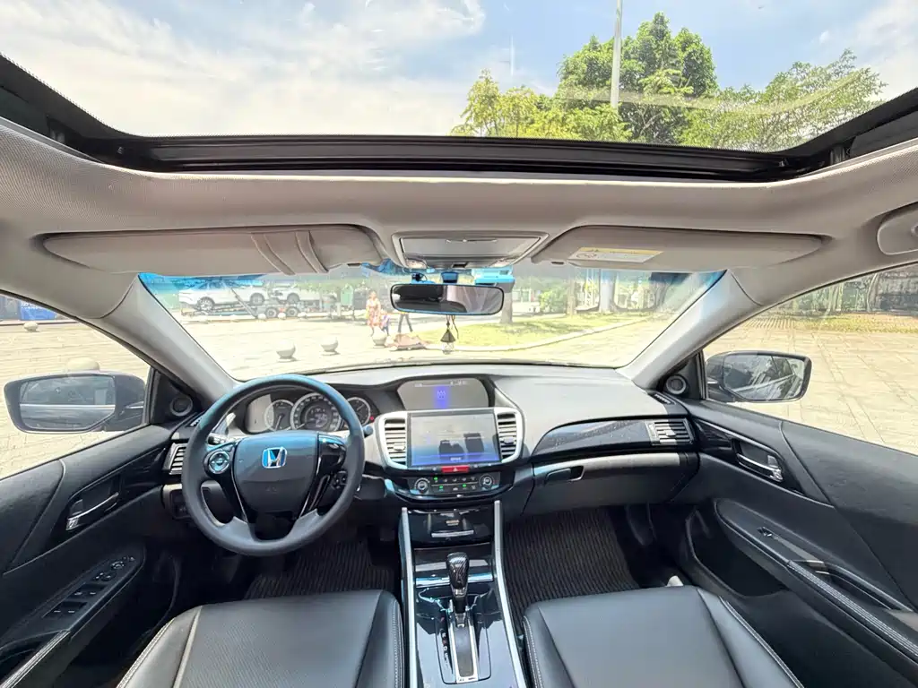 Honda Accord 2018 — фото 12