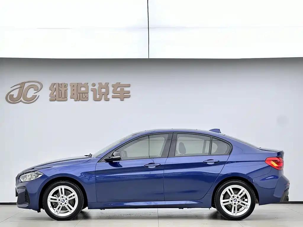 BMW 1 Series 2021 — фото 11