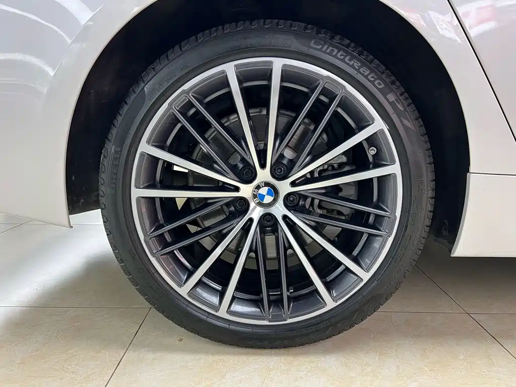BMW 5 Series 2022 — фото 28