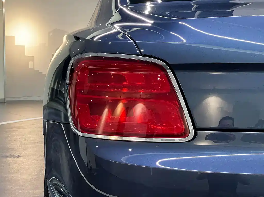 Bentley Flying Spur 2020 — фото 31