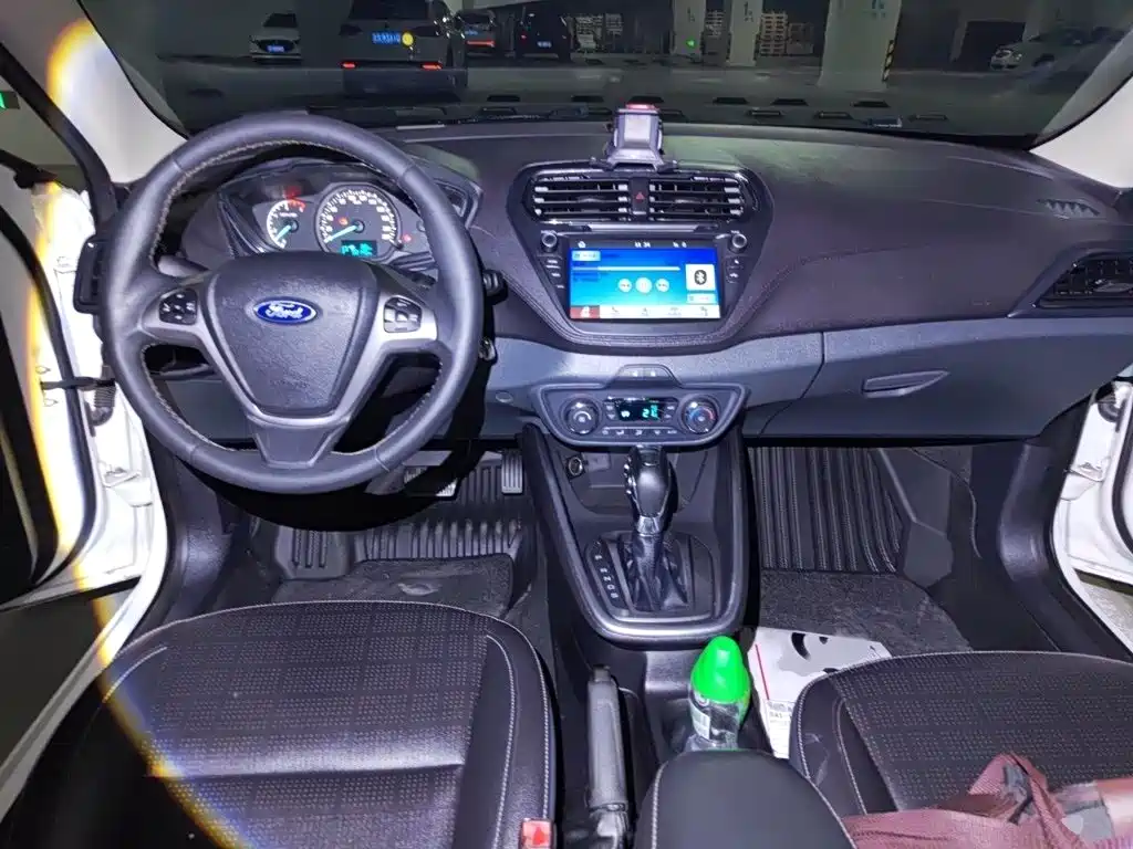 Ford Escort 2018 — фото 13