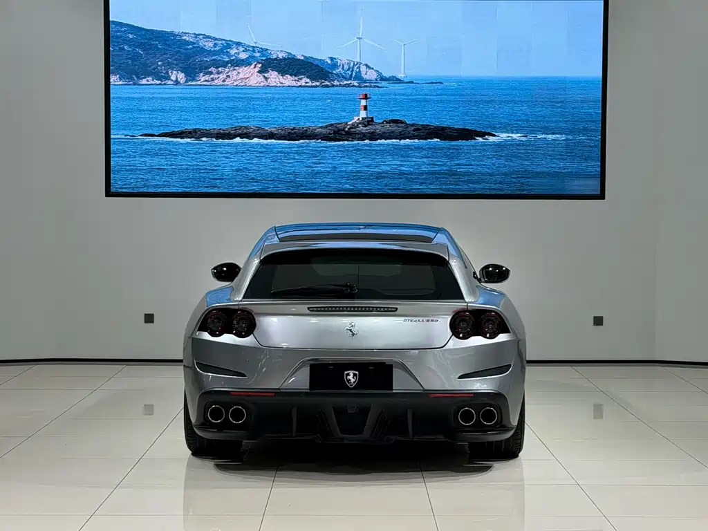 Ferrari GTC4Lusso 2019 — фото 5