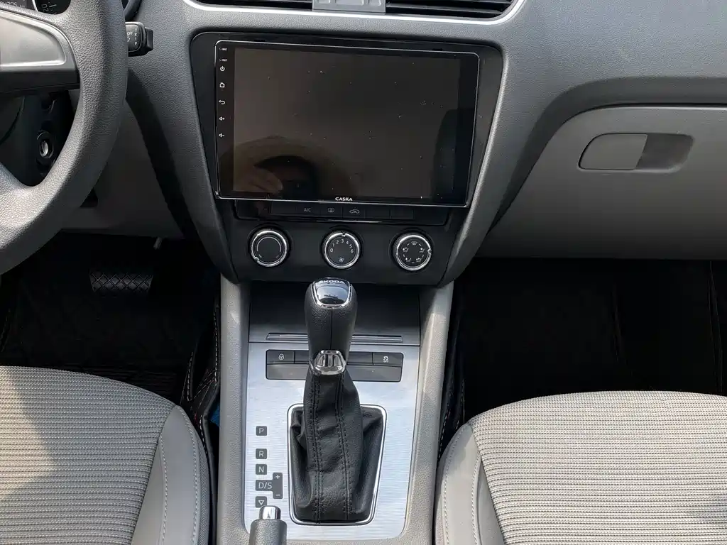 Skoda Octavia 2015 — фото 22