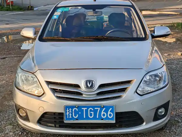 Changan Yuexiang V3 2013