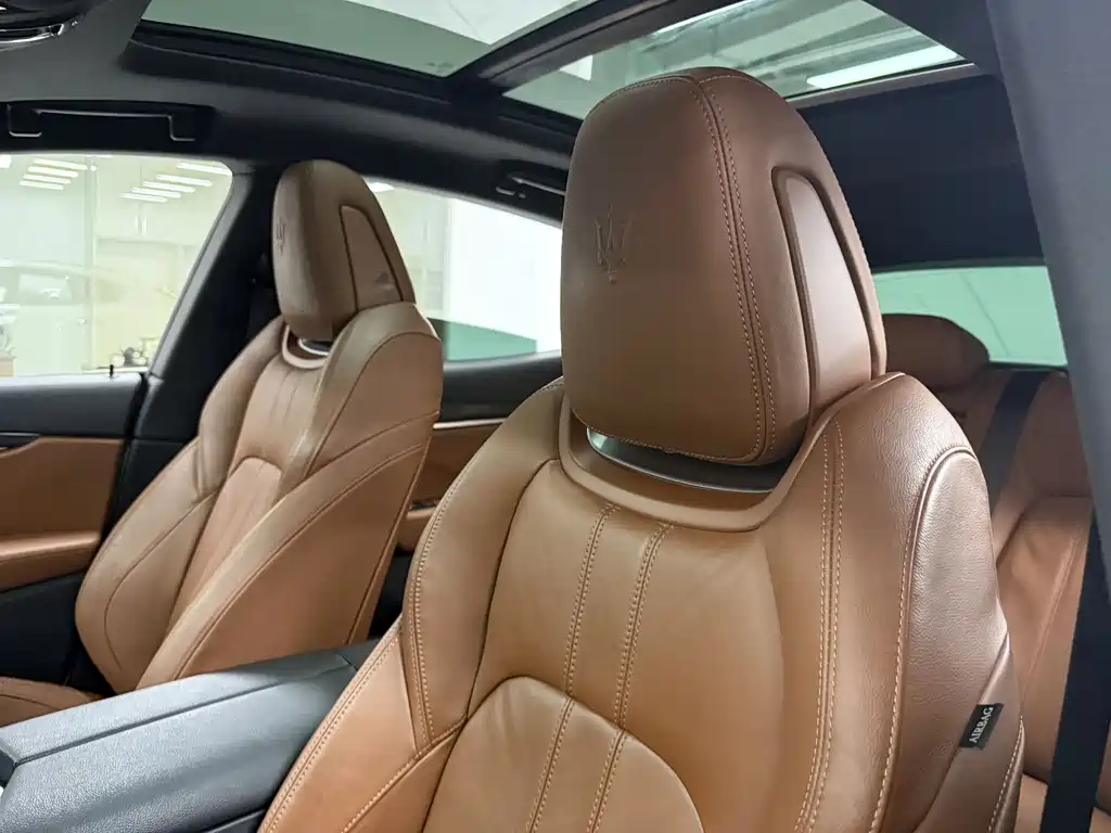 Maserati Levante 2017 — фото 11