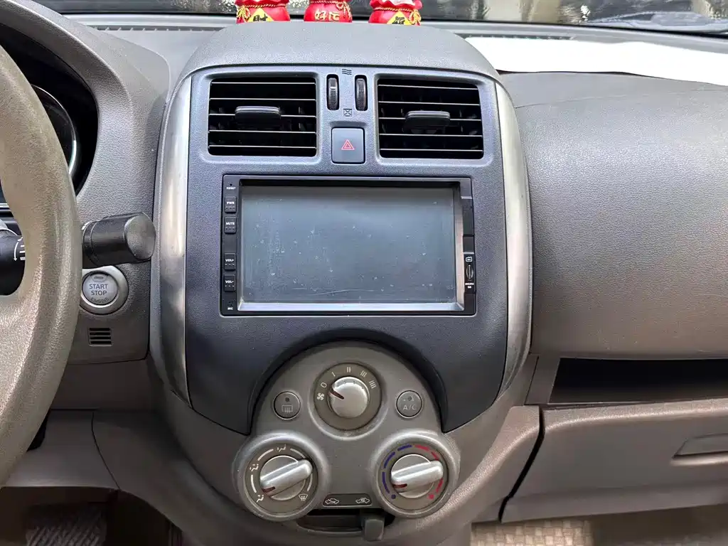 Nissan Sunny 2014 — фото 11