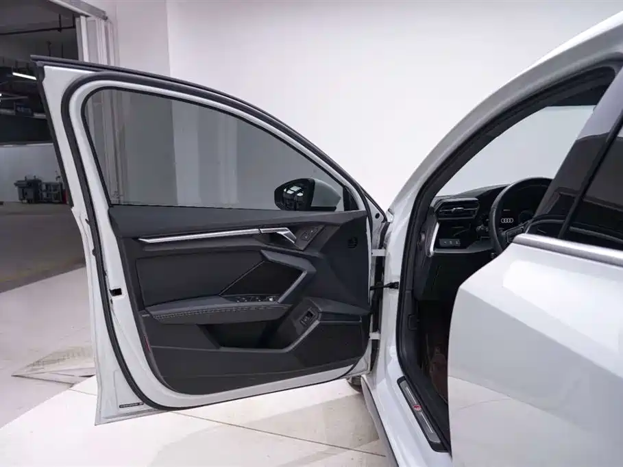Audi A3 2023 — фото 13