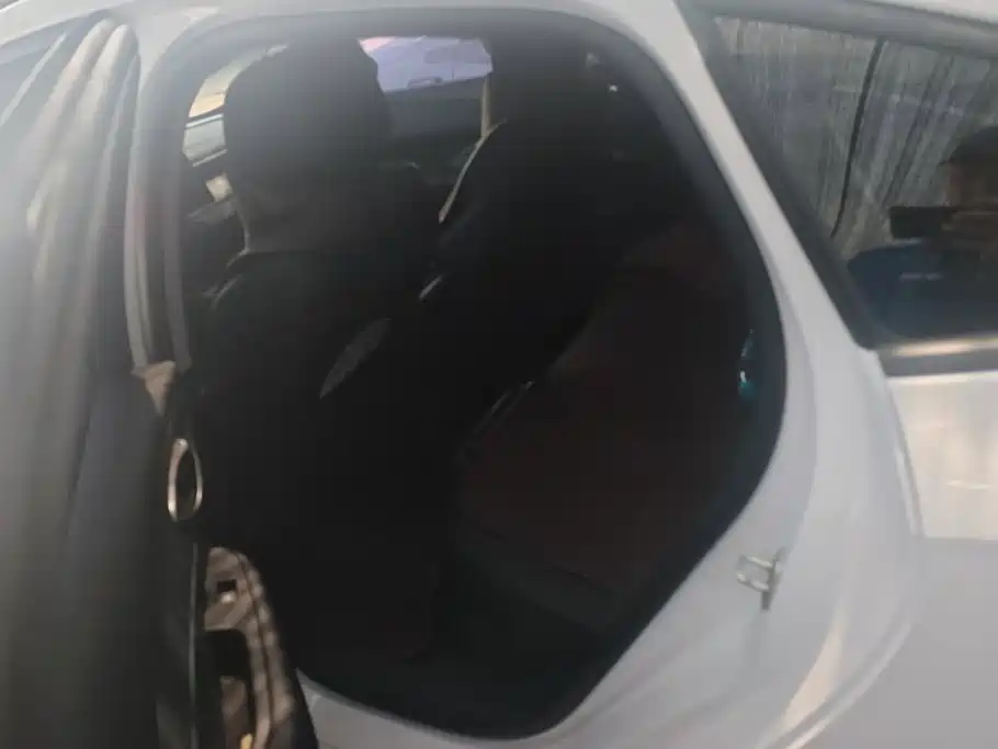 BYD Seal 05 DM-i 2025 — фото 11