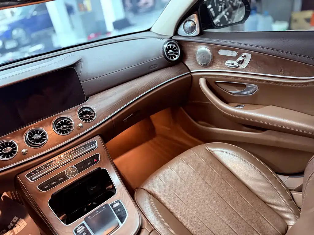 Mercedes-Benz E-Class 2019 — фото 15