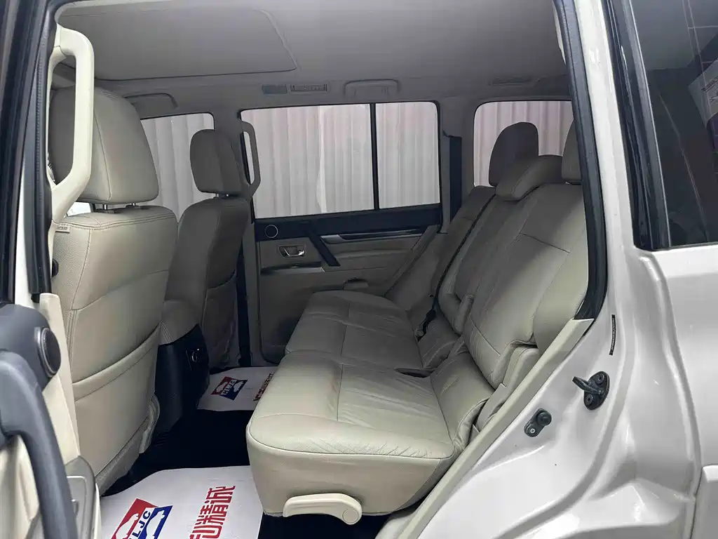 Mitsubishi Pajero 2019 — фото 10