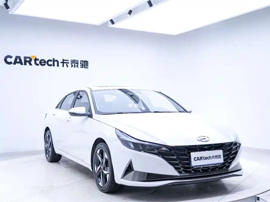 Hyundai Elantra 2023 — фото 1
