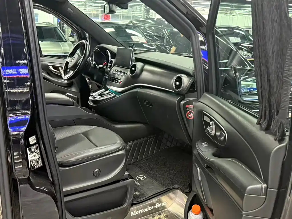 Mercedes-Benz V-Class 2020 — фото 10